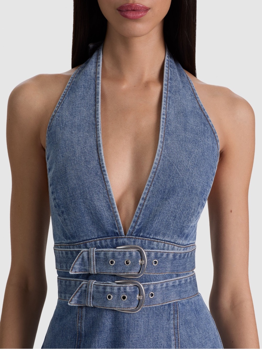 New Alice + Olivia SOLANA BUCKLE DENIM HALTER MINI DRESS - Picture 2 of 14